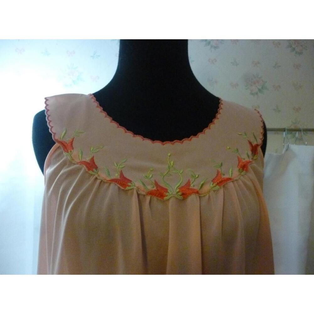 Vintage Flair Lingerie Peach Peignoir Set, Small - image 3